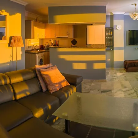 Panoramic Ocean Views Apartment *